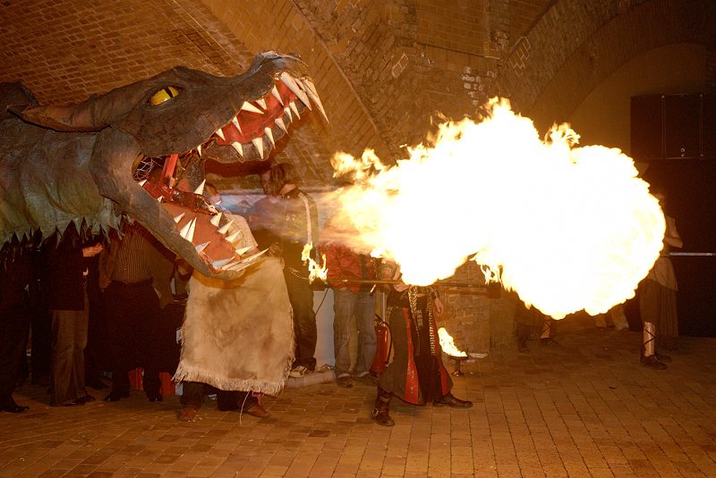 feuerspeiender Drache (Walpurgisnacht Berlin)