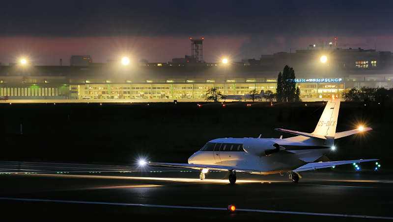 Flugzeug kurz vor Start (Flughafen Berlin-Tempelhof)