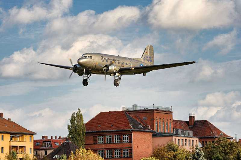 "Rosinenbomber" im Landeanflug (Berlin Flughafen Tempelhof)