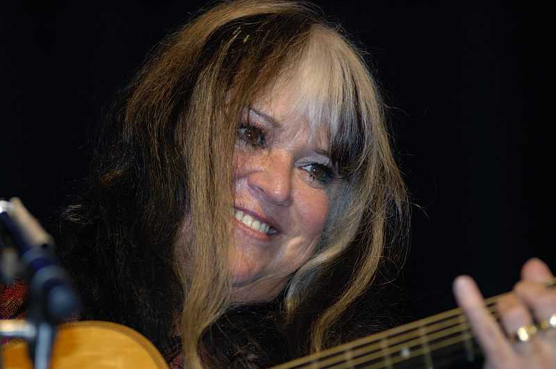 Melanie (Safka) & Sohn Beau Jarred Schekeryk - "Nickel Song", "Mr. Tambourine Man", Ruby Tuesday" 