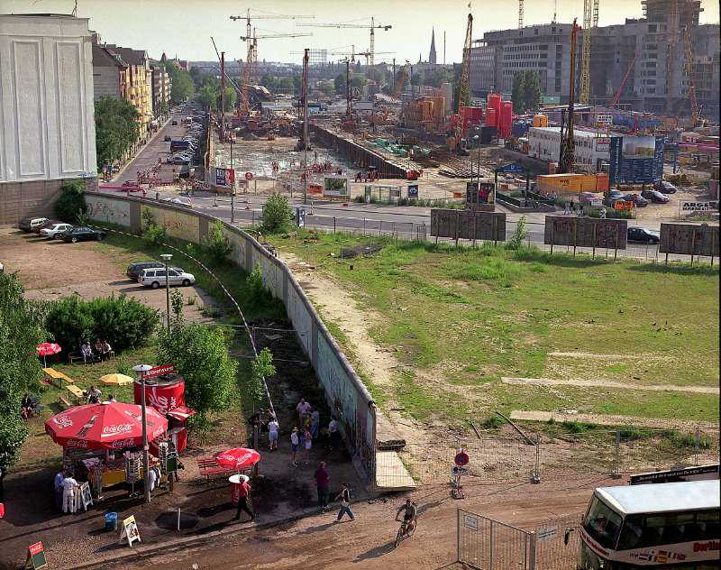 Potsdamer Platz mit Resten der Berliner Mauer